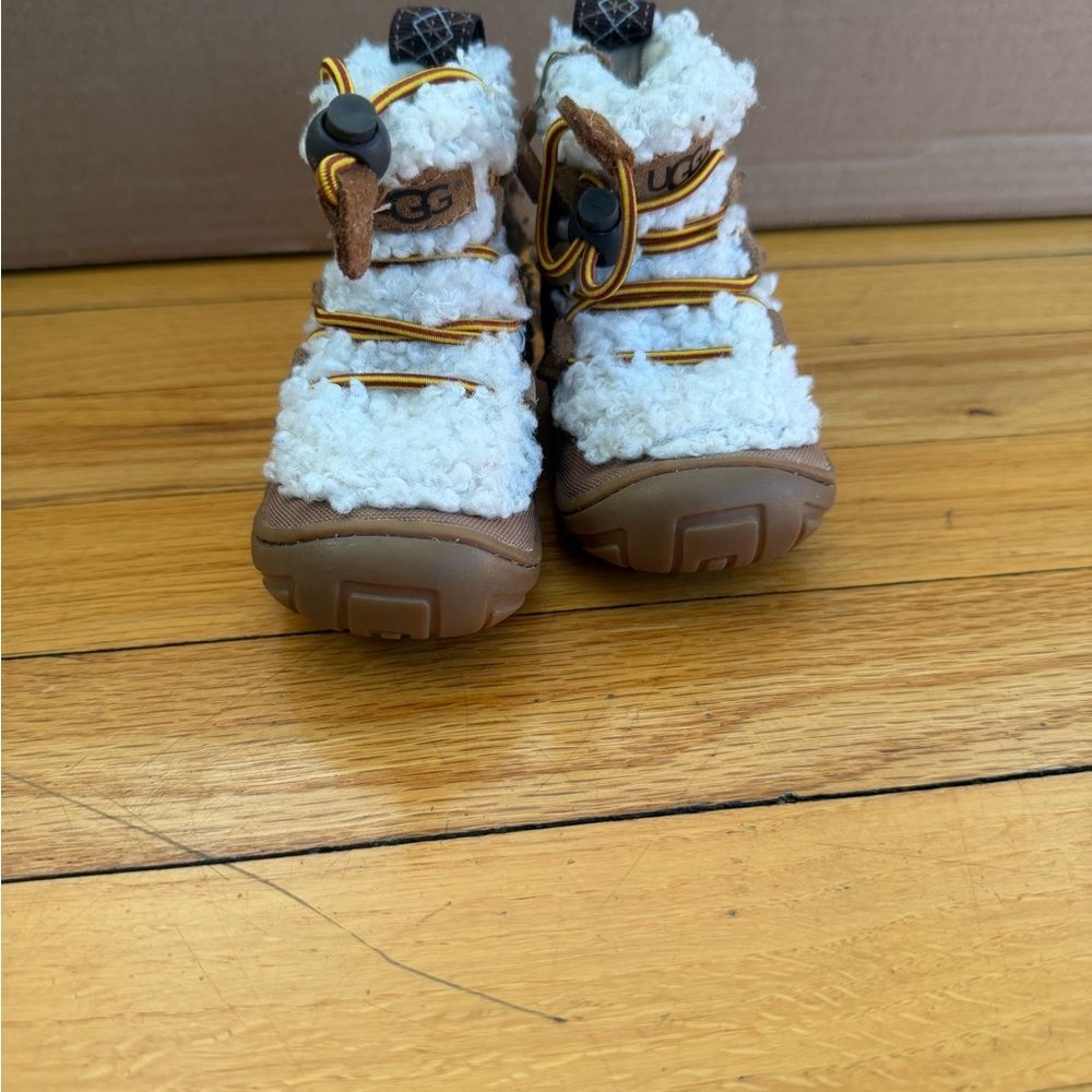 UGG Brown and Cream Kids Boots size 5 - Picture 2 of 8
